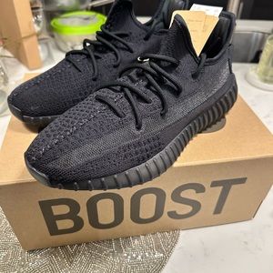 adidas Yeezy Boost 350 V2 Onyx Sneakers Brand New Size 10.5 HQ4540